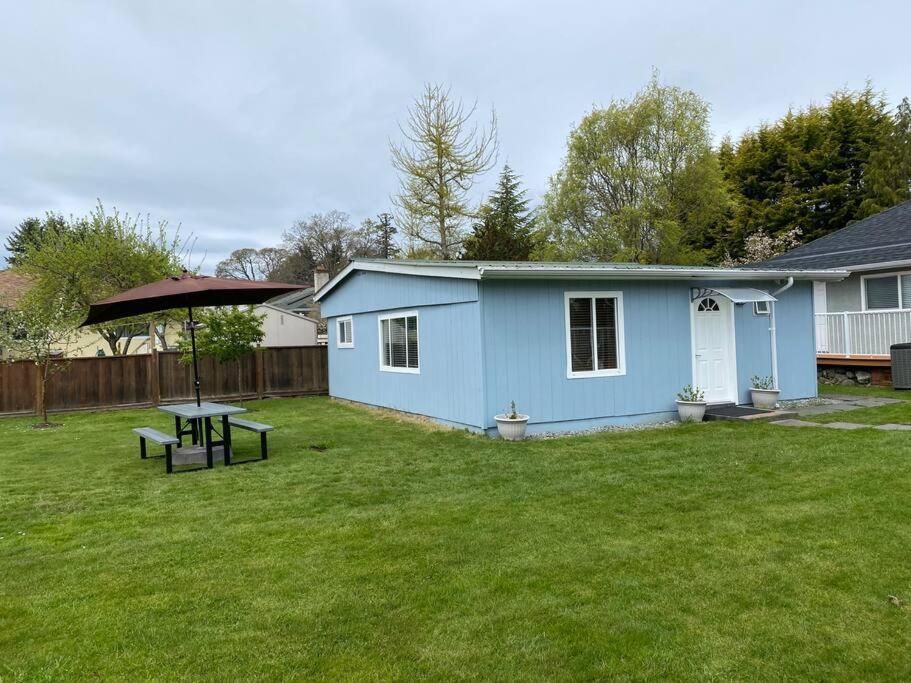 Adorable 2-Bedroom Guesthouse With Free Parking ビクトリア エクステリア 写真